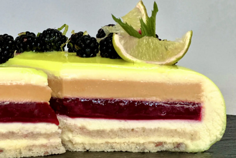 Online kurz pečenia francúzskeho moderného dezertu Černica - Limetka - Karamel